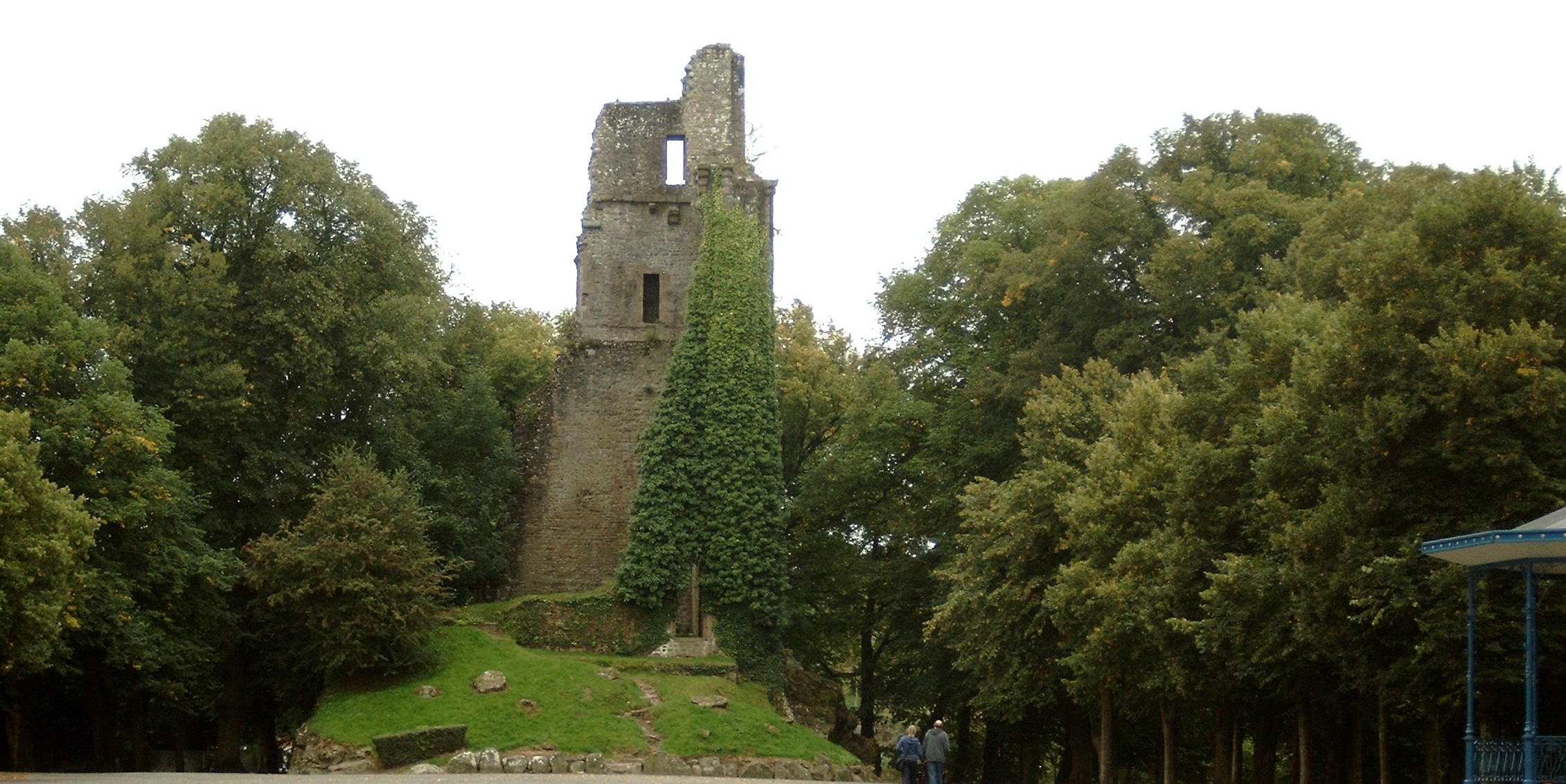 Bergfried- Le Donjon